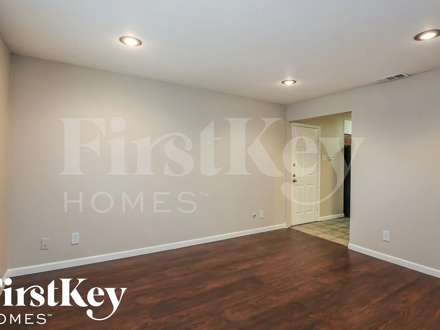 3 bed, 2.0 bath, 1274 sqft, $2,040 — Photo 2