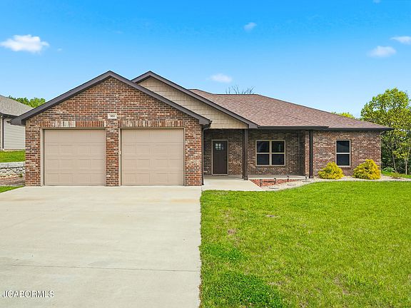 2nd image of 951 Cochise Dr