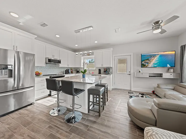 212 Corto Pl — Photo 31