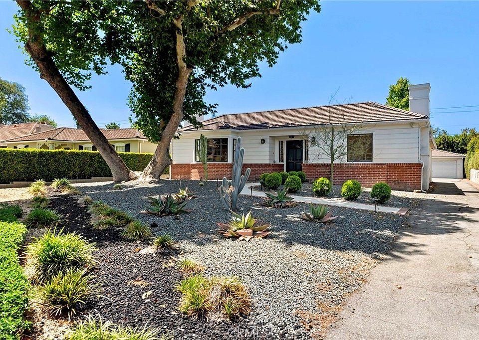 1st image of 2873 Gainsborough Dr
