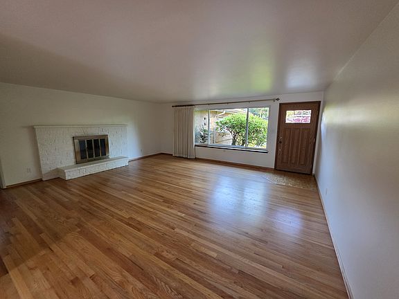 3rd image of 8504 Maple Ln