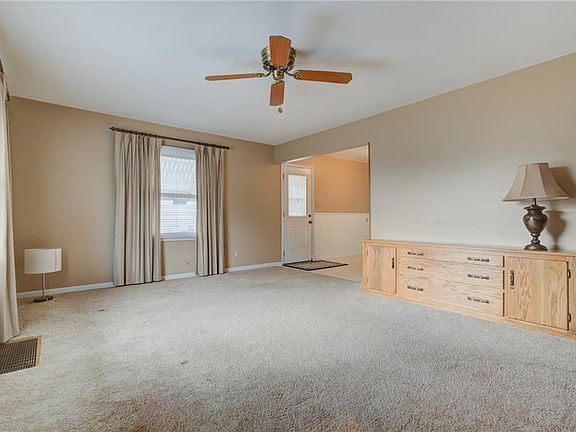 3rd image of 137 Meyer Ave