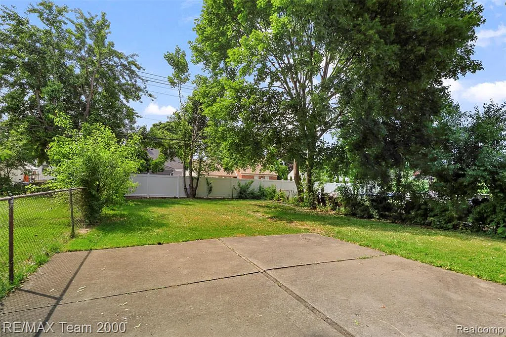 3 bed, 1423 sqft, $1,800 — Photo 4