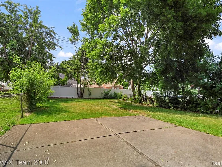 3130 Chestnut St — Photo 4