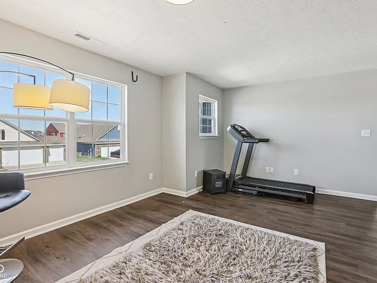 6673 Laurelwood Dr — Photo 22