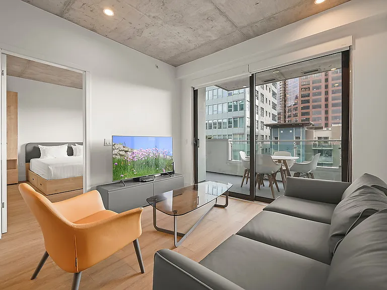 Skylux on Wilshire — Photo 26