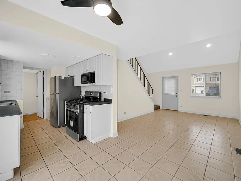 1807 Whitney Dr — Photo 8
