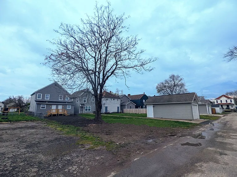 248-250 Reeb Ave — Photo 18