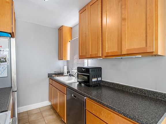 4th image of 2608 Avondale Ave