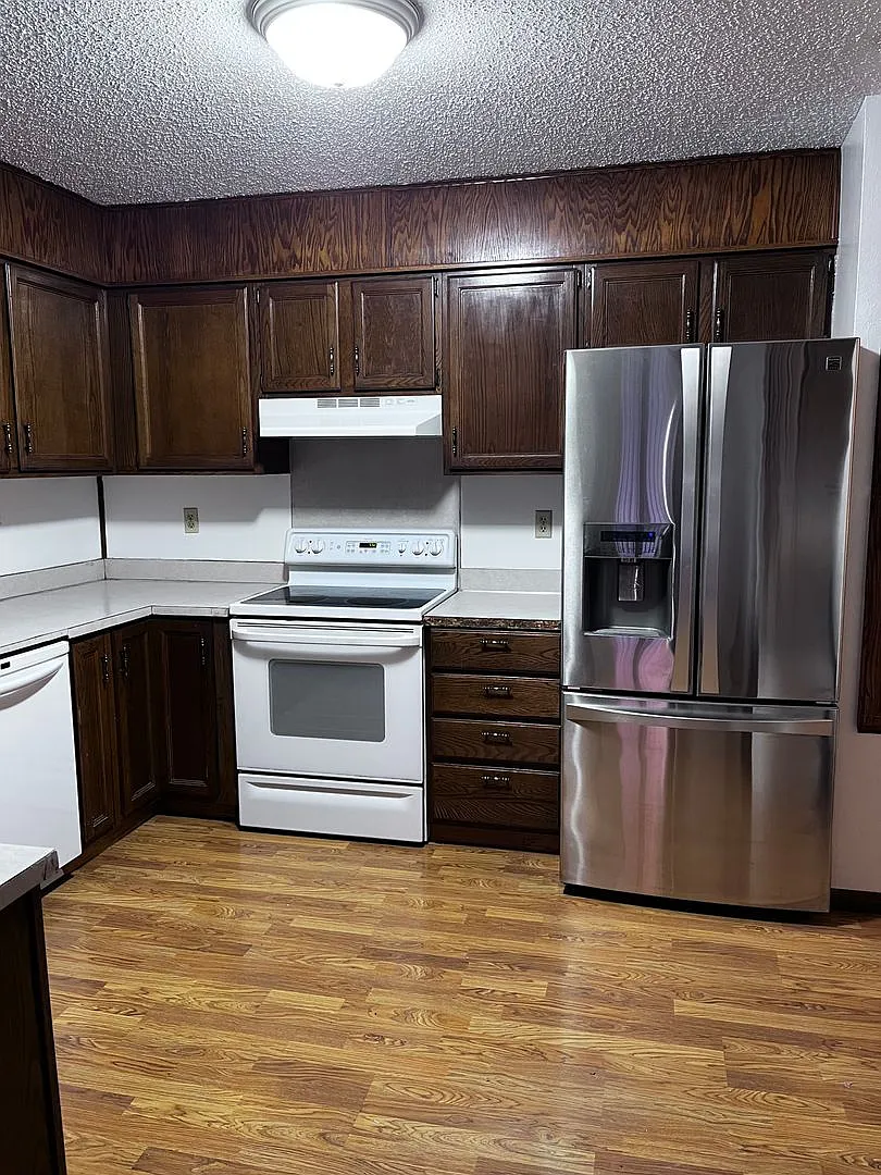 4 Bedroom 2 Bath House Fully Fenced Yard Hazen — Photo 1