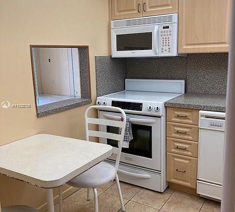 3rd image of 8821 Sunrise Lakes Blvd APT 305