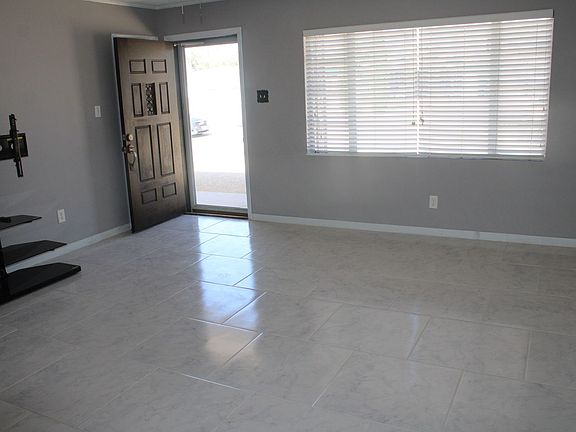 3rd image of 1507 Dennis Cir