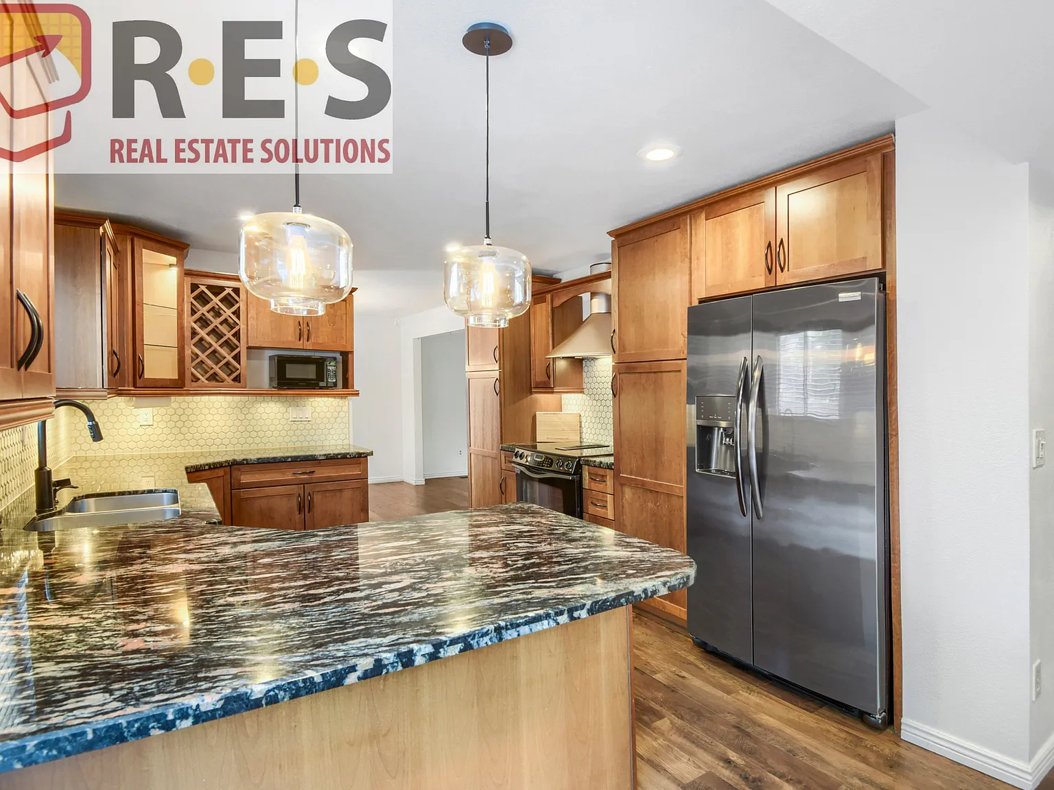 5 bed, 3.5 bath, 2950 sqft, $3,395 — Photo 3