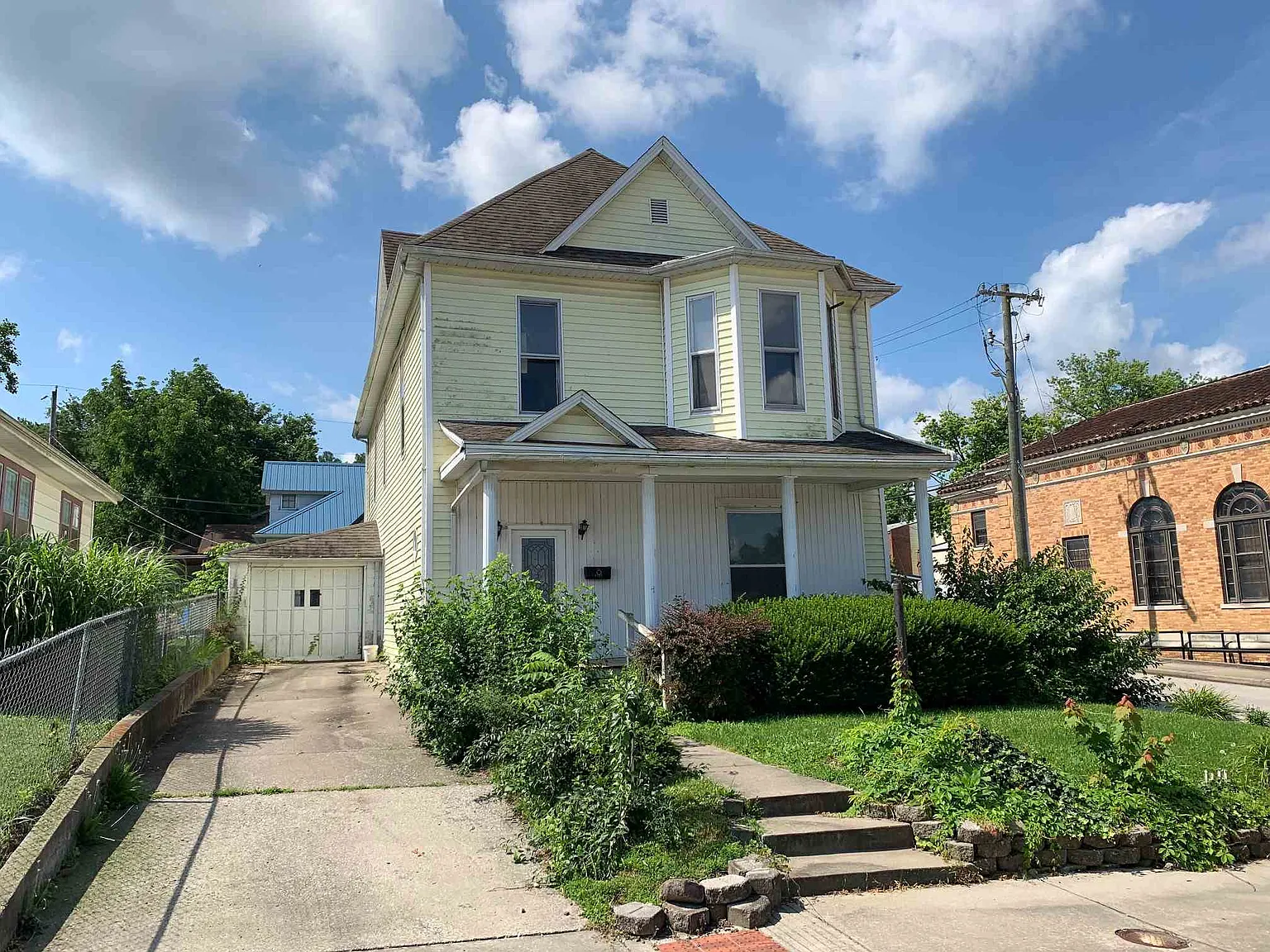 8605 W College St photo 1