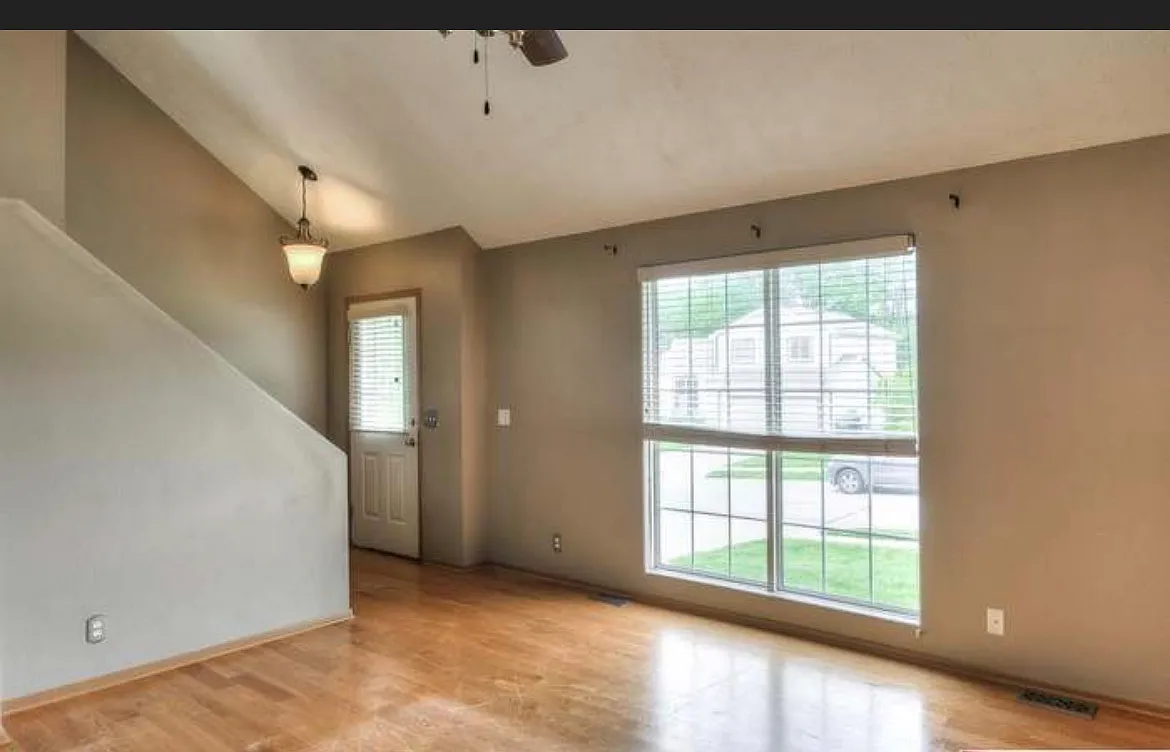 3 bed, 1384 sqft, $2,200 — Photo 4