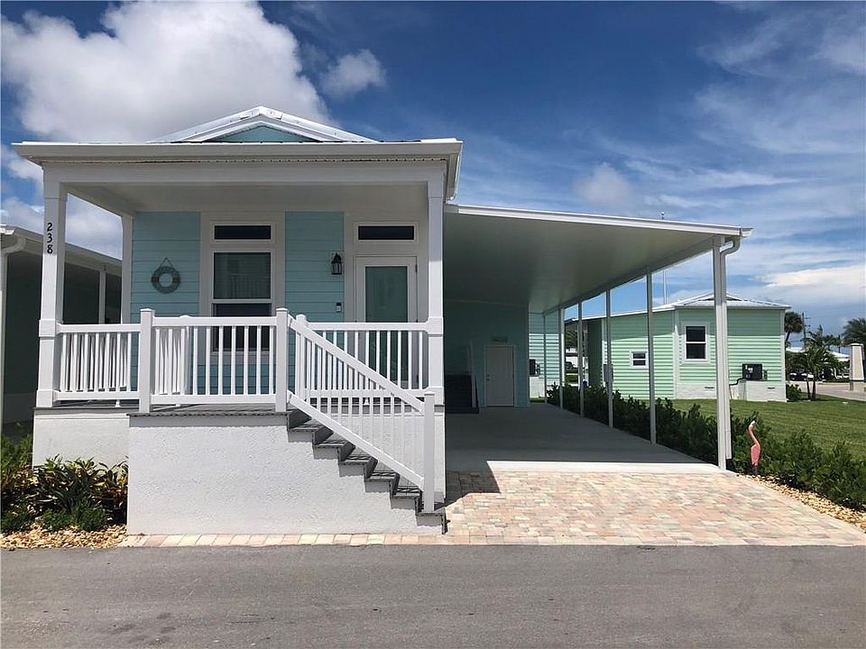 2nd image of 238 NE Ebbtide Way