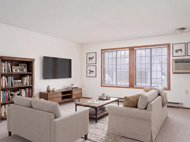 Woodcrest Townhomes — Photo 1