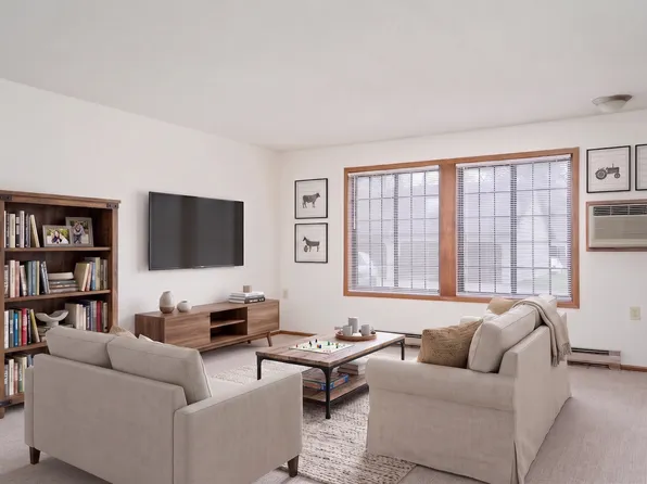 Woodcrest Townhomes, 2479 Woodcrest Dr #2476, Chaska, MN 55318