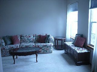 3rd image of 402 Highland Ct