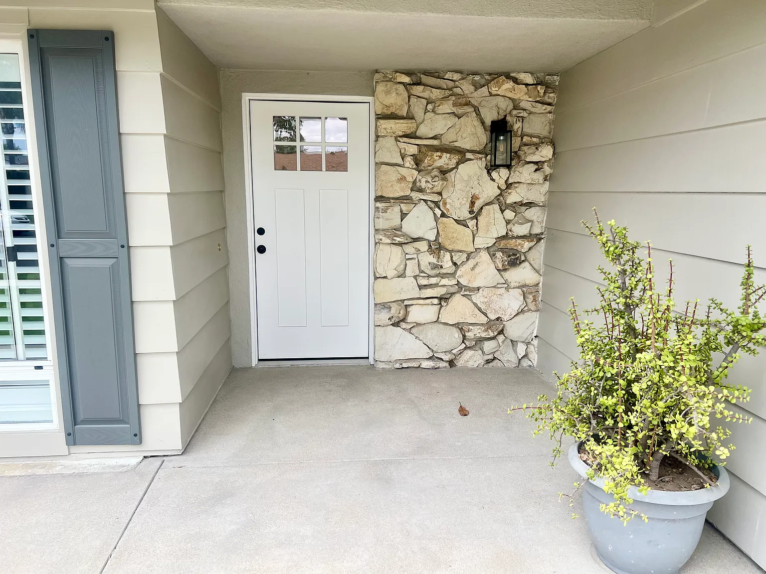 5 bed, 2.5 bath, 2085 sqft, $7,000 — Photo 2
