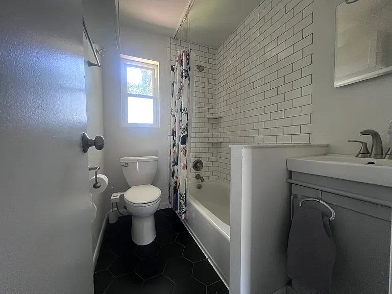 228 Windsor Ave — Photo 27