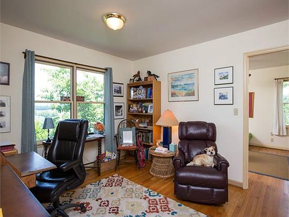 2nd image of 25 Tall Oaks Ln