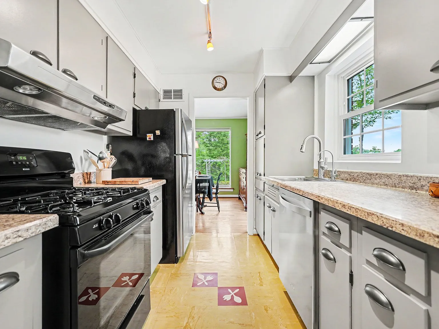 3 bed, $4,000 — Photo 2