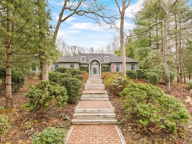 Hickory Ct — Photo 25