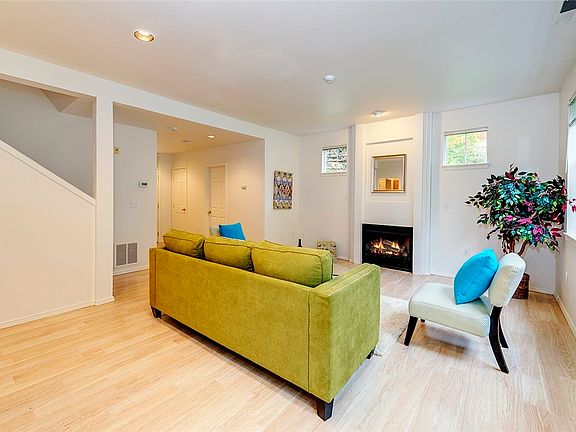 5th image of 9502 179th Pl NE Unit 1