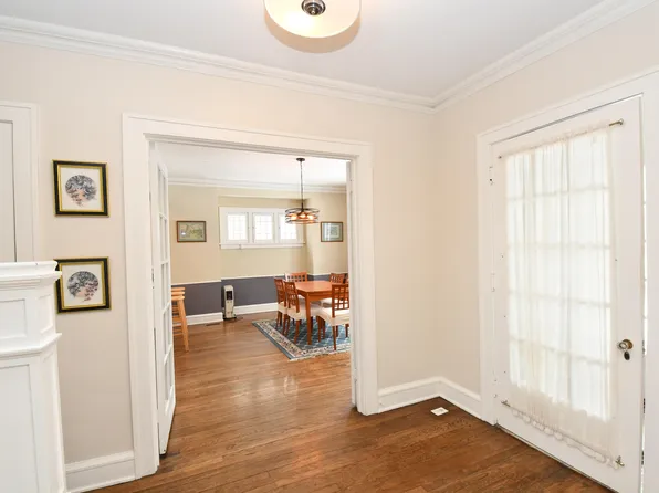 2241 Delaware Dr, Cleveland Heights, OH 44106