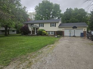 11 Rock Rd, Chatham, IL 62629