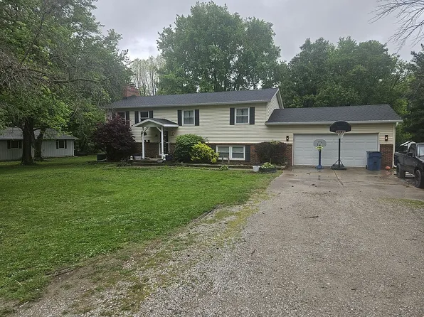 11 Rock Rd, Chatham, IL 62629