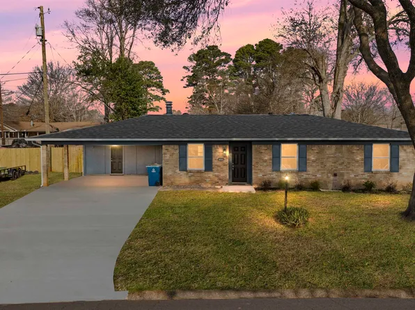 1022 Kay Dr, Gladewater, TX 75647