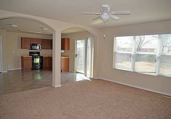 4th image of 2218 Mission Cir