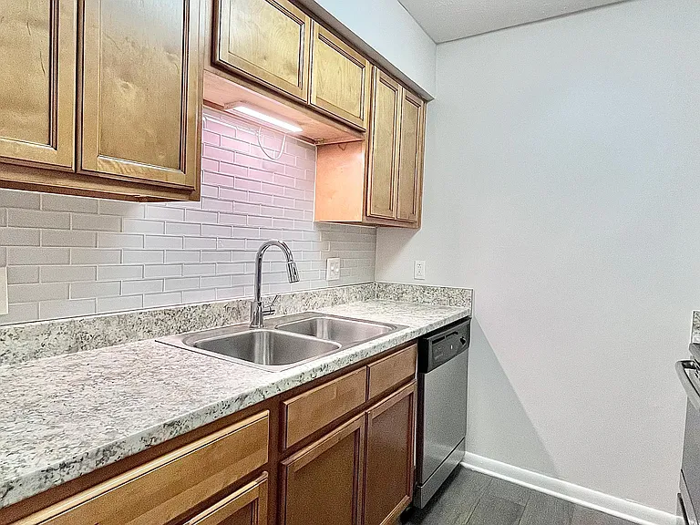 Chase Cove Apartments — Photo 85