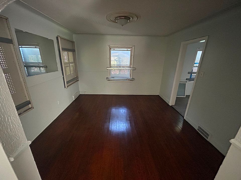 1st image of 10947 Rossiter St