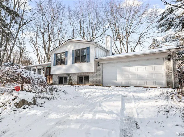 9875 Ortonville Rd, Clarkston, MI 48348
