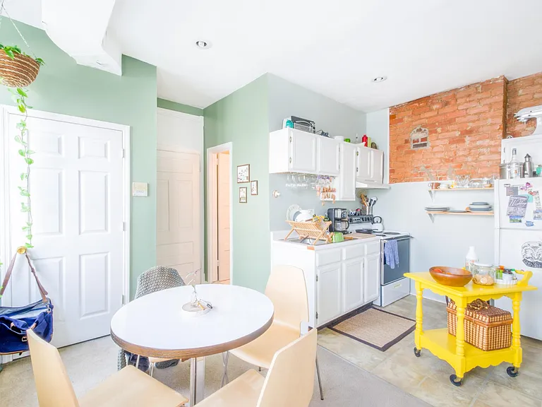 545 Milton St #4 — Photo 4