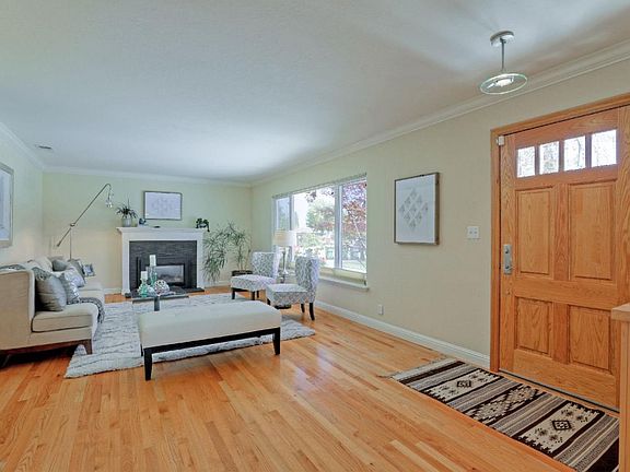 4th image of 828 Starlight Ct