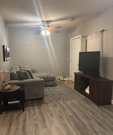 3rd image of 1321 Center St #2