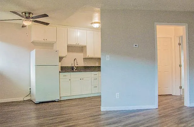 Hillcrest Apartments — Photo 6