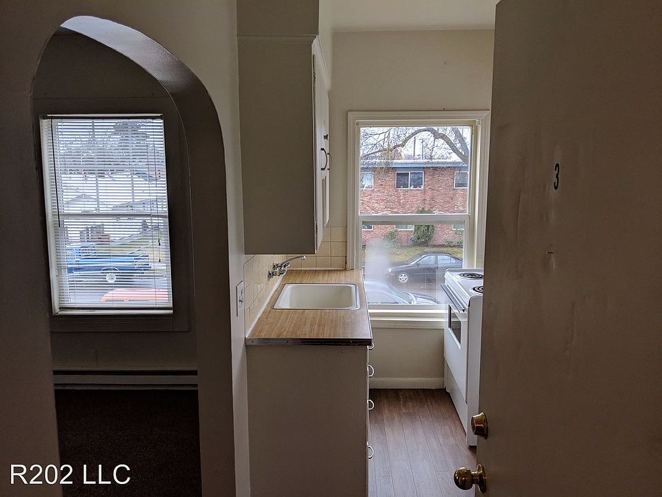 1st image of 2907 E Everett Ave APT 3