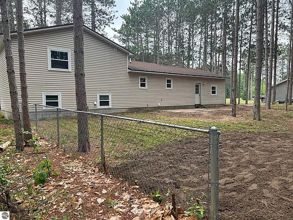 3rd image of 10561 Woodwind Dr