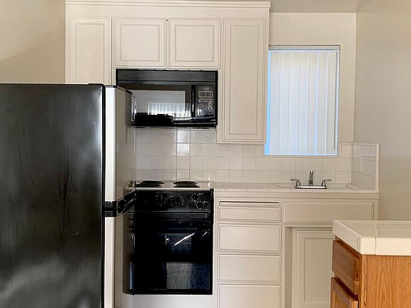 2nd image of 2095 Lincoln Ave #32
