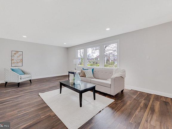 2nd image of 115 Sandringham Rd