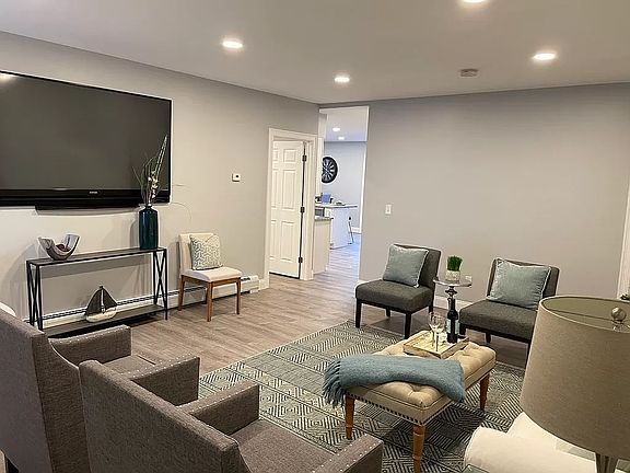 4th image of 384 3rd St