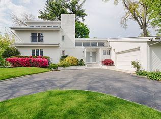 5 Nassau Dr, Great Neck, NY 11021