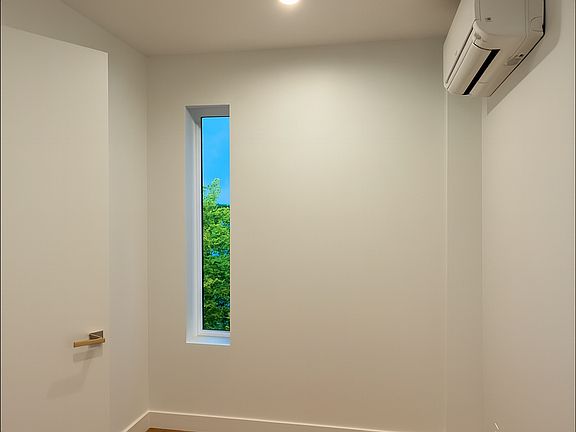 4th image of 212 Montrose Ave #4A