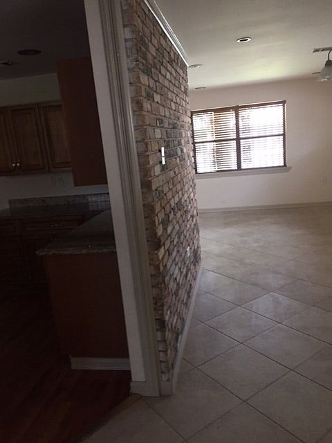 1st image of 4835 Camelot Dr