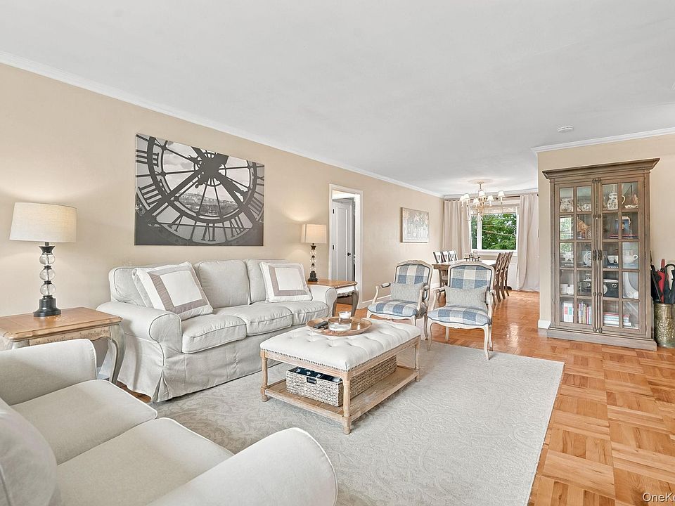 1st image of 11 Westview Avenue #8-2